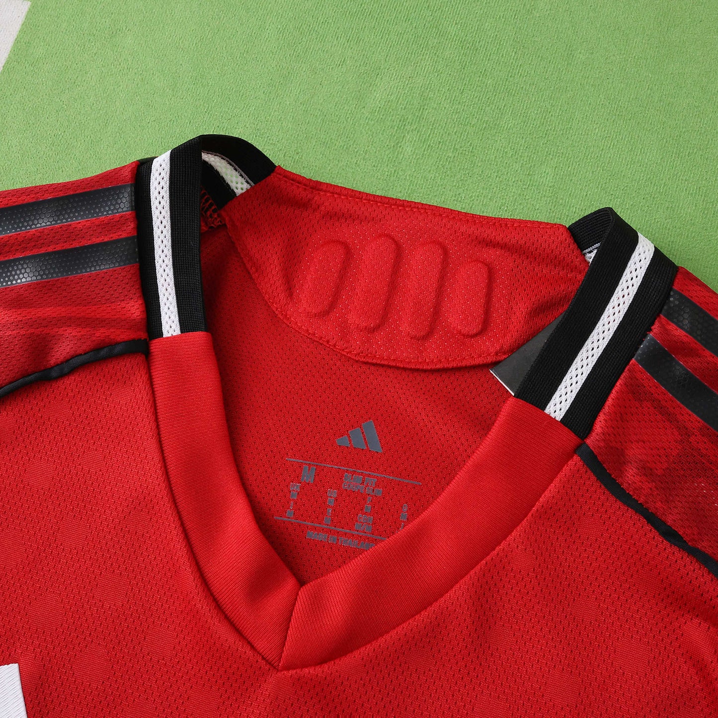 MANCHESTER UNITED HOME KIT 25/26, PLAYER VERSION
