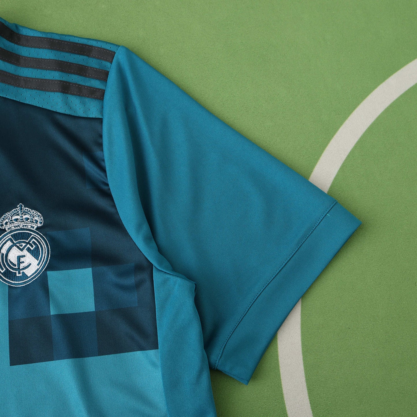 RETRO REAL MADRID THIRD 2017/18 HALF SLEEVES