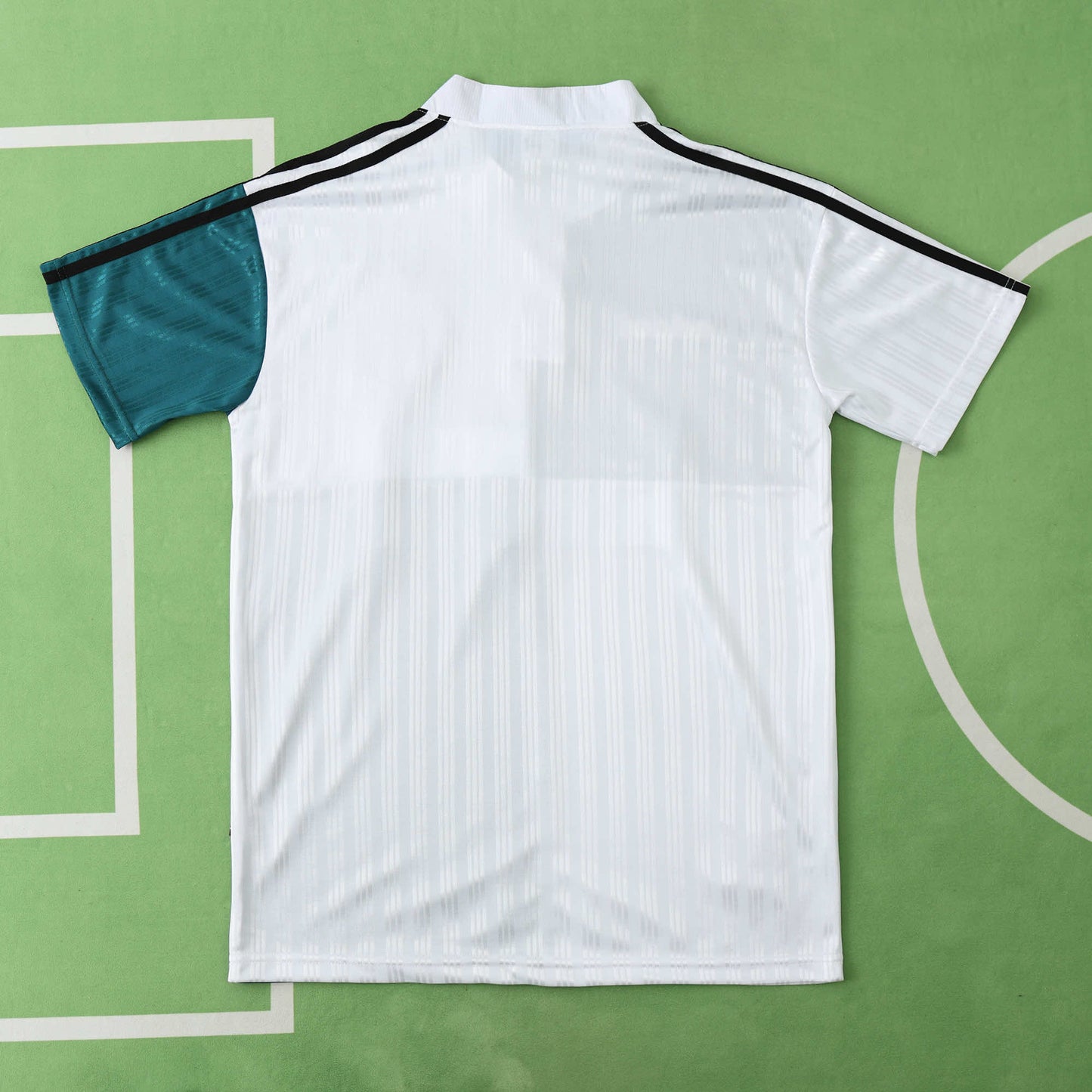 RETRO LIVERPOOL AWAY 1995/96 HALF SLEEVES