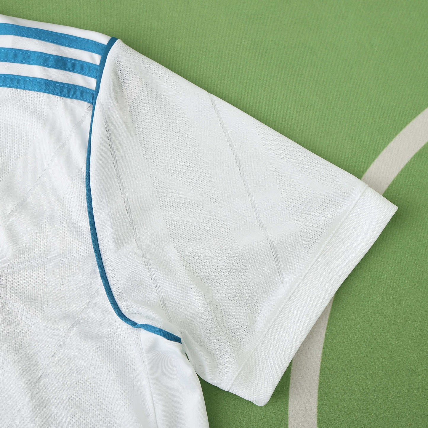 RETRO REAL MADRID HOME 2017/18 HALF SLEEVES