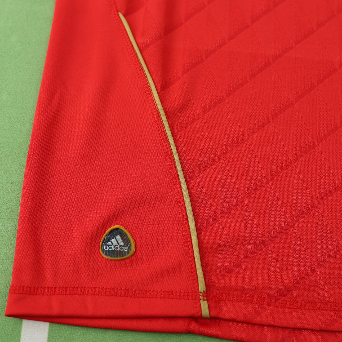 RETRO LIVERPOOL HOME 2011/12 HALF SLEEVES
