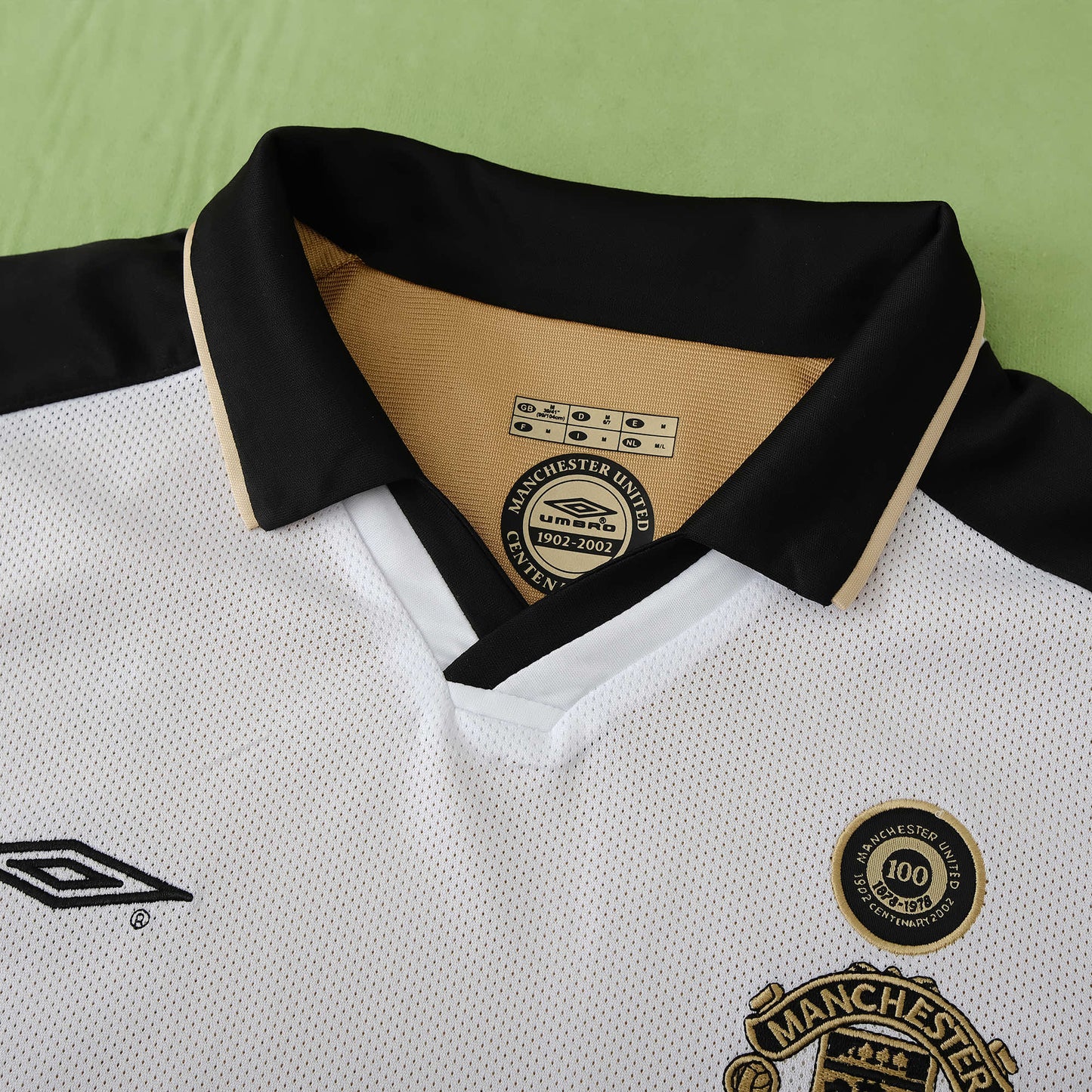 MANCHESTER UTD REVERSABLE RETRO