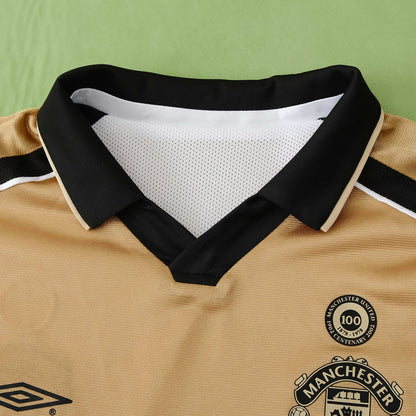 MANCHESTER UTD REVERSABLE RETRO