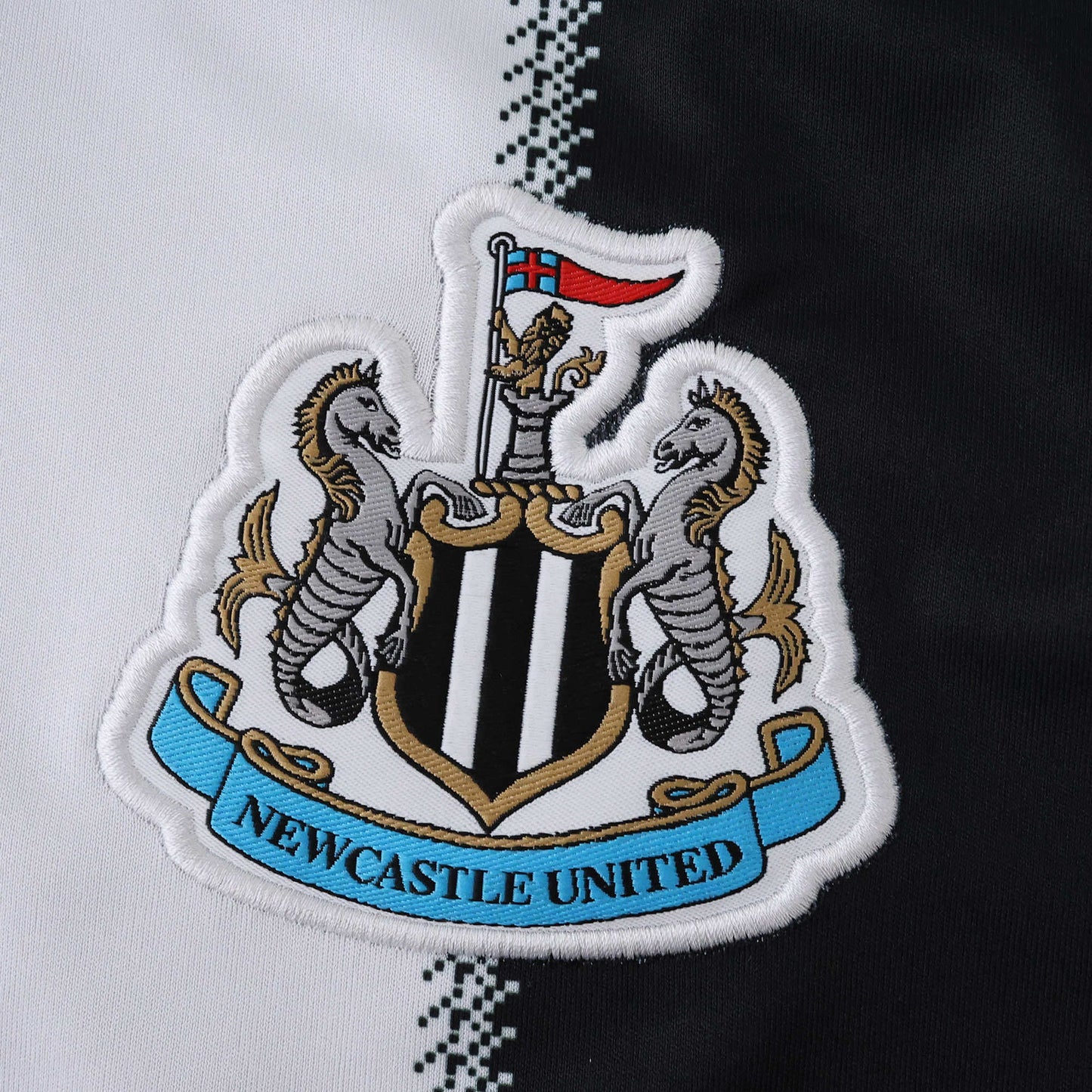 NEWCASTLE UNITED HOME KIT 25/26, FAN VERSION