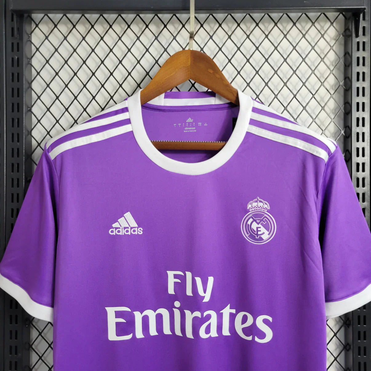 RETRO REAL MADRID AWAY 2016/17 HALF SLEEVES